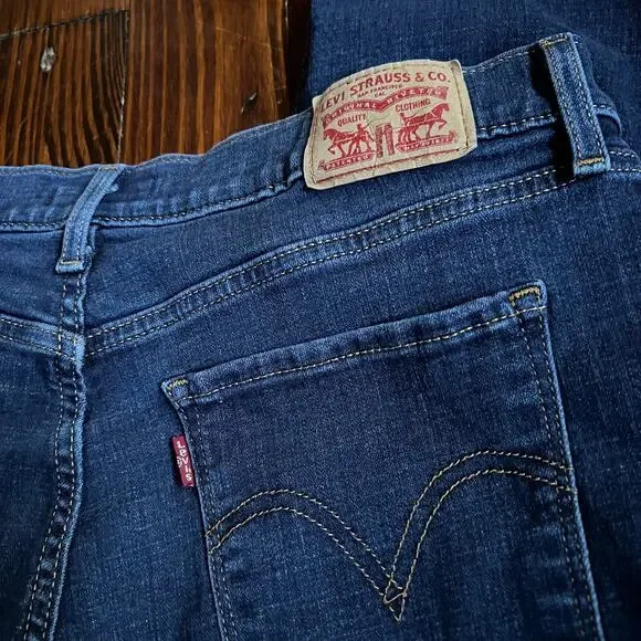 Levi's 12 Classic Straight Leg Jeans Dark Wash Mid Rise Casual Denim - Picture 2 of 3